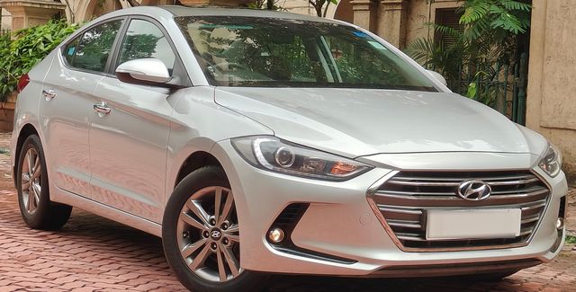 Hyundai Elantra 2.0 SX Option AT Second-hand 2017 Hyundai Elantra 2.0 SX Option AT for sale in Thane