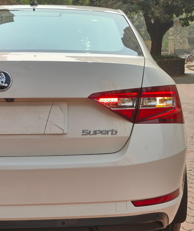 Second-hand 2017 Skoda Superb LK 1.8 TSI AT for sale in Thane-2