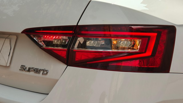 Second-hand 2017 Skoda Superb LK 1.8 TSI AT for sale in Thane-9