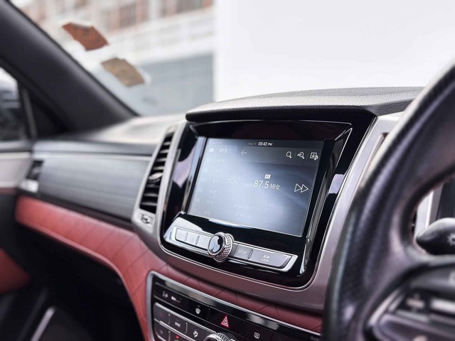 Second-hand 2019 Mahindra Alturas G4 4X4 AT BSIV for sale in New Delhi-21