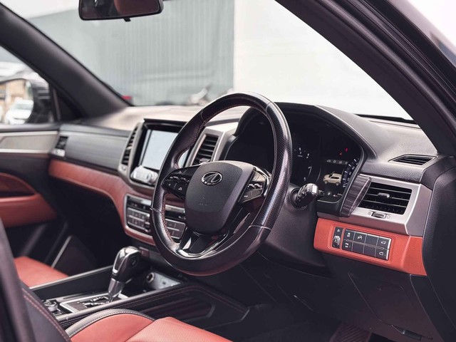 Second-hand 2019 Mahindra Alturas G4 4X4 AT BSIV for sale in New Delhi-22