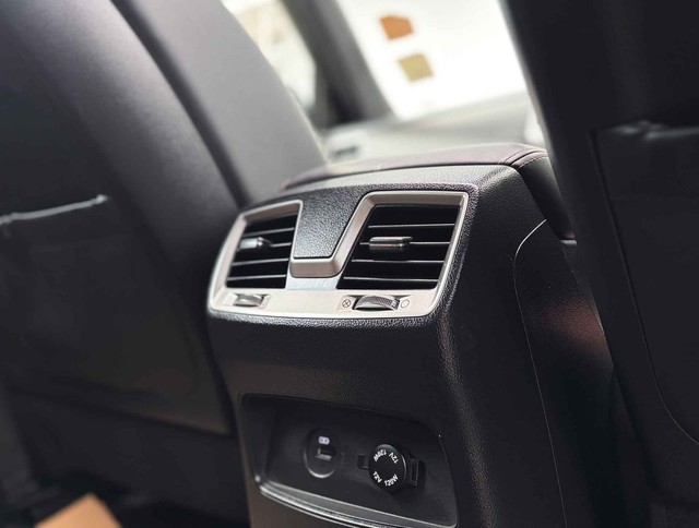 Second-hand 2019 Mahindra Alturas G4 4X4 AT BSIV for sale in New Delhi-20