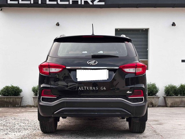 Second-hand 2019 Mahindra Alturas G4 4X4 AT BSIV for sale in New Delhi-5