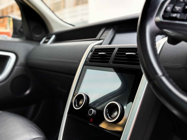 Second-hand 2019 Land Rover Discovery Sport TD4 SE 7S for sale in New Delhi-17