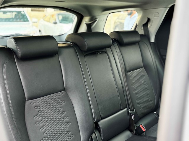 Second-hand 2019 Land Rover Discovery Sport TD4 SE 7S for sale in New Delhi-23