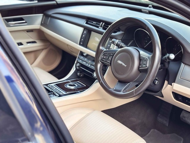 Second-hand 2018 Jaguar XF 2.0 Diesel Prestige for sale in New Delhi-18