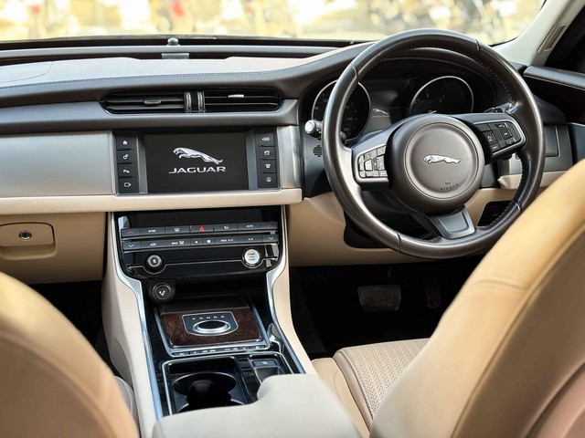 Second-hand 2018 Jaguar XF 2.0 Diesel Prestige for sale in New Delhi-14