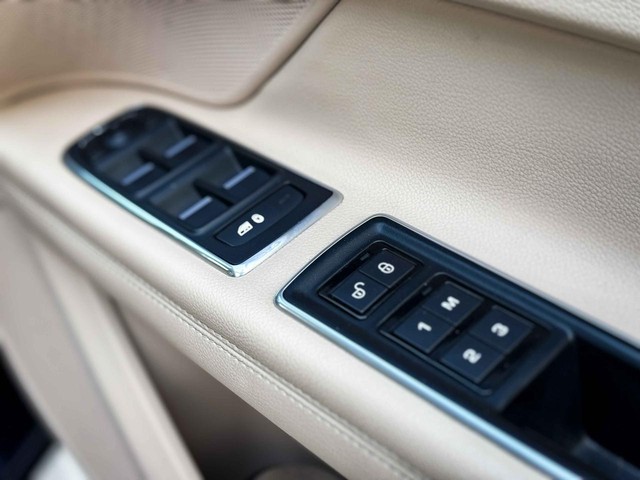 Second-hand 2018 Jaguar XF 2.0 Diesel Prestige for sale in New Delhi-16