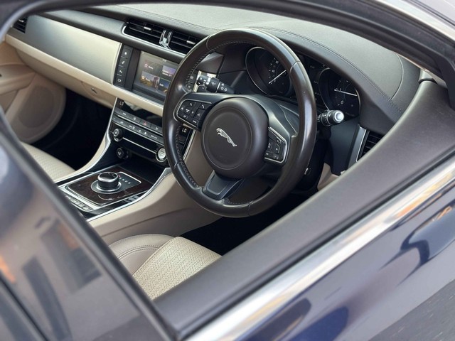 Second-hand 2018 Jaguar XF 2.0 Diesel Prestige for sale in New Delhi-23