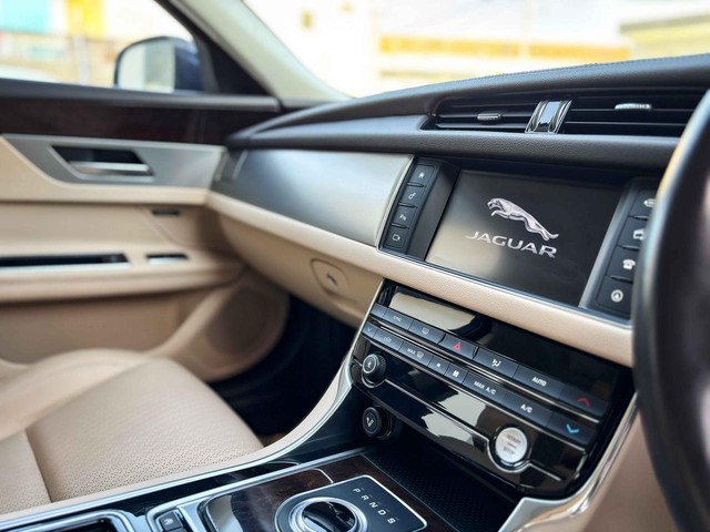 Second-hand 2018 Jaguar XF 2.0 Diesel Prestige for sale in New Delhi-22