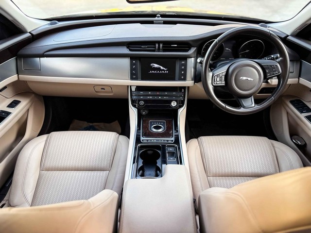 Second-hand 2018 Jaguar XF 2.0 Diesel Prestige for sale in New Delhi-19