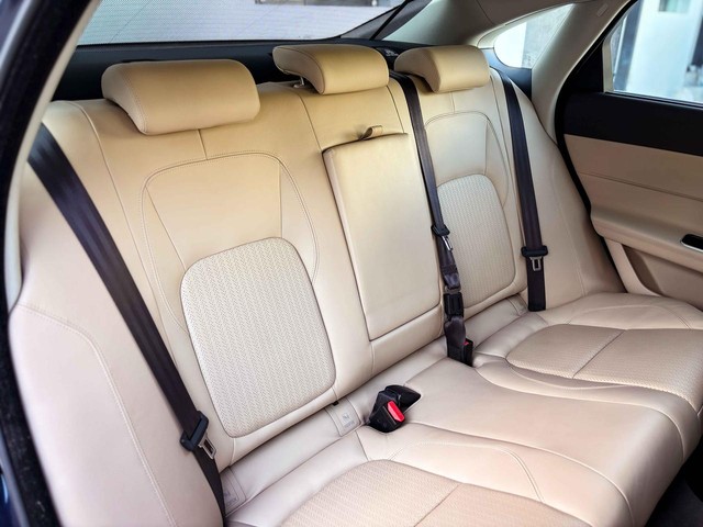 Second-hand 2018 Jaguar XF 2.0 Diesel Prestige for sale in New Delhi-21