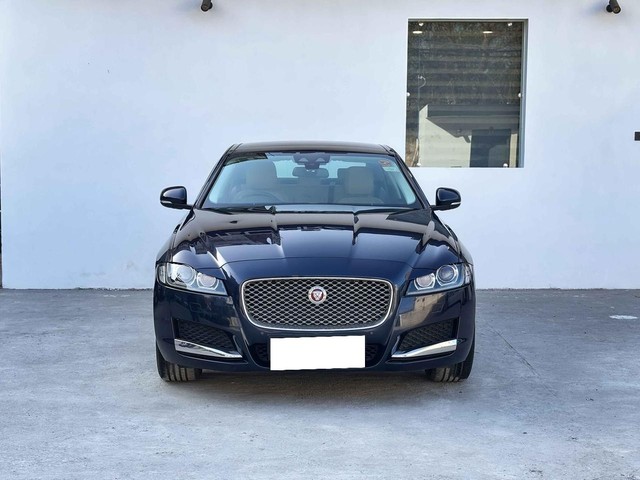 Second-hand 2018 Jaguar XF 2.0 Diesel Prestige for sale in New Delhi-5