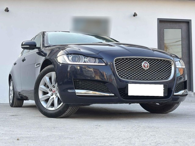Second-hand 2018 Jaguar XF 2.0 Diesel Prestige for sale in New Delhi-6