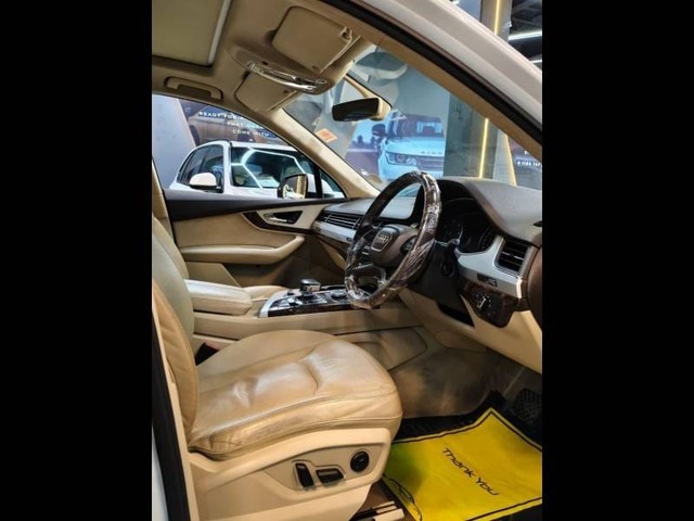 Second-hand 2017 Audi Q7 45 TDI Quattro Premium Plus for sale in Mumbai-4