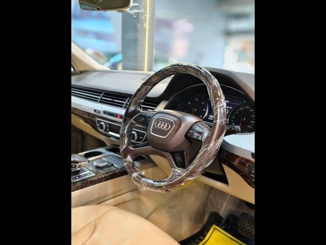 Second-hand 2017 Audi Q7 45 TDI Quattro Premium Plus for sale in Mumbai-8