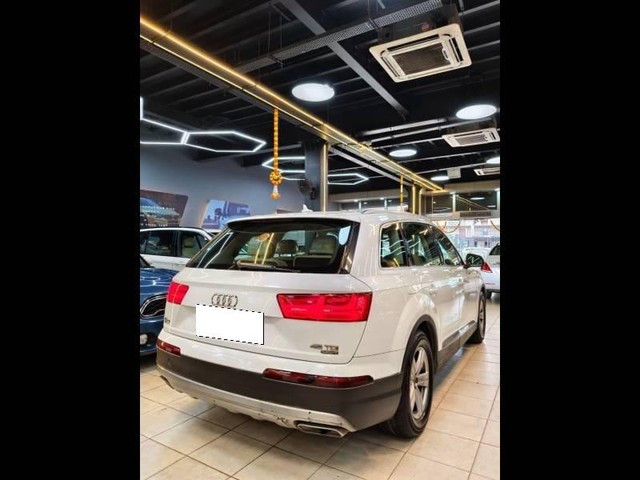 Second-hand 2017 Audi Q7 45 TDI Quattro Premium Plus for sale in Mumbai-7