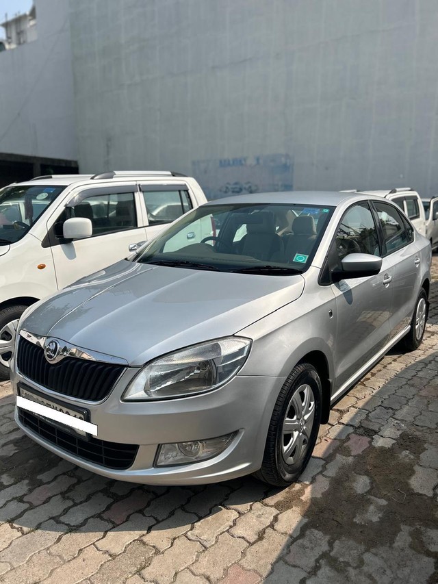 Second-hand 2013 Skoda Rapid 1.6 MPI Ambition for sale in Lucknow-2