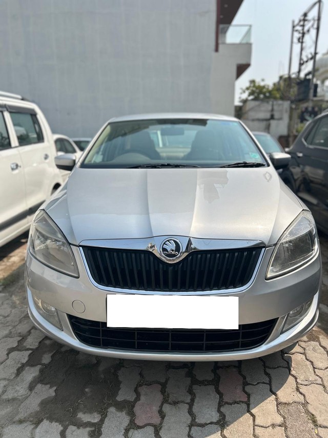 Second-hand 2013 Skoda Rapid 1.6 MPI Ambition for sale in Lucknow-3