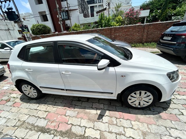 Second-hand 2015 Volkswagen Polo 1.2 MPI Comfortline for sale in Lucknow-12