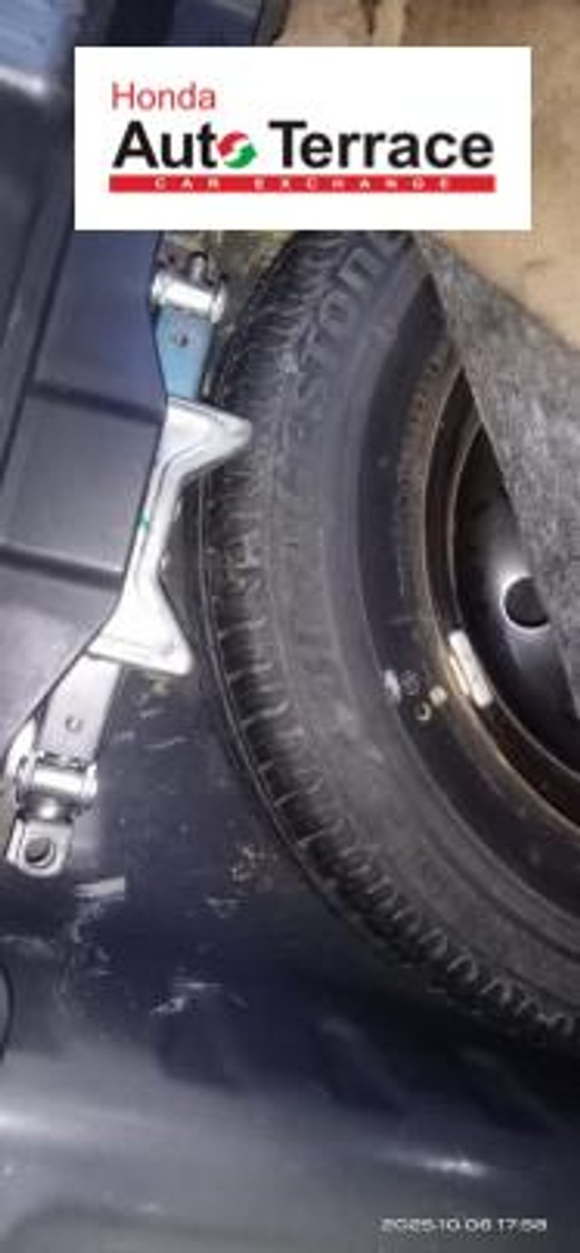 Second-hand 2018 Maruti Swift Dzire ZXI for sale in Ahmedabad-7