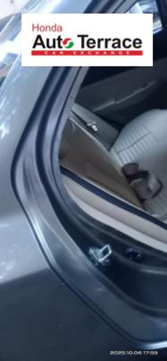 Second-hand 2018 Maruti Swift Dzire ZXI for sale in Ahmedabad-9