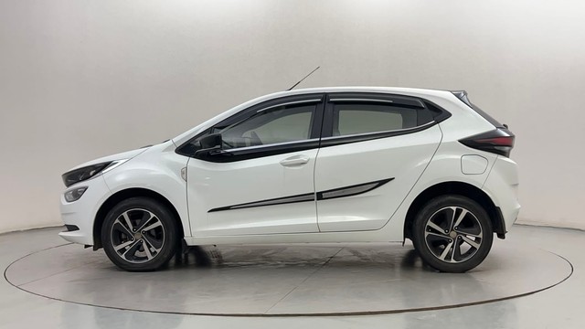 Second-hand 2022 Tata Altroz XZ Diesel for sale in Mysore-6