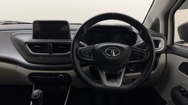 Second-hand 2022 Tata Altroz XZ Diesel for sale in Mysore-32