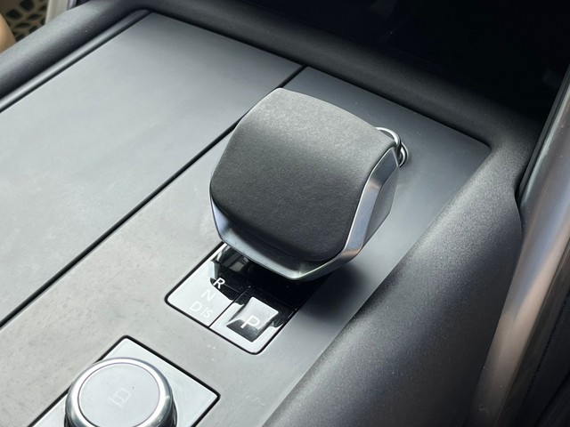 Second-hand 2023 Land Rover Discovery 2.0 Dynamic HSE for sale in New Delhi-9