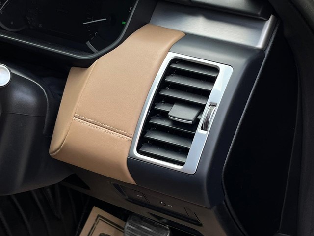 Second-hand 2023 Land Rover Discovery 2.0 Dynamic HSE for sale in New Delhi-8