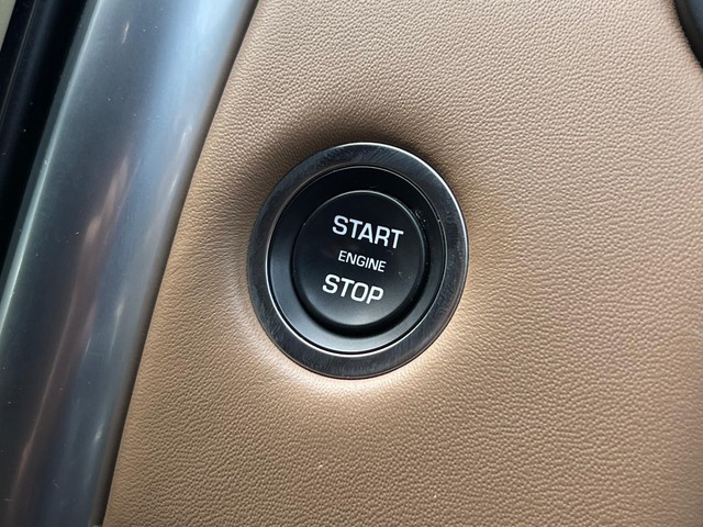 Second-hand 2023 Land Rover Discovery 2.0 Dynamic HSE for sale in New Delhi-27