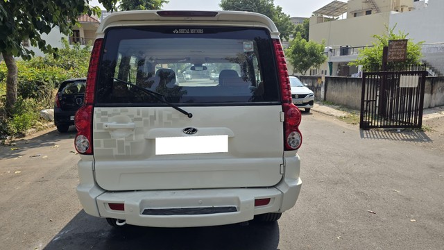 Second-hand 2014 Mahindra Scorpio VLX 2WD 7S BSIV for sale in Ahmedabad-1