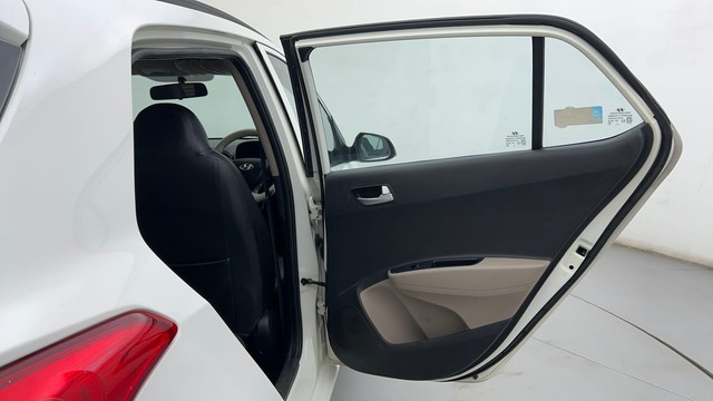 Second-hand 2016 Hyundai Grand i10 1.2 Kappa Sportz BSIV for sale in Ahmedabad-31
