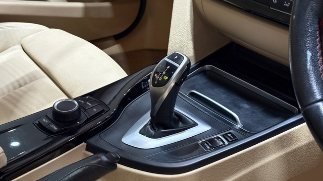 Second-hand 2018 BMW 3 Series 320d Luxury Line for sale in Bangalore-13