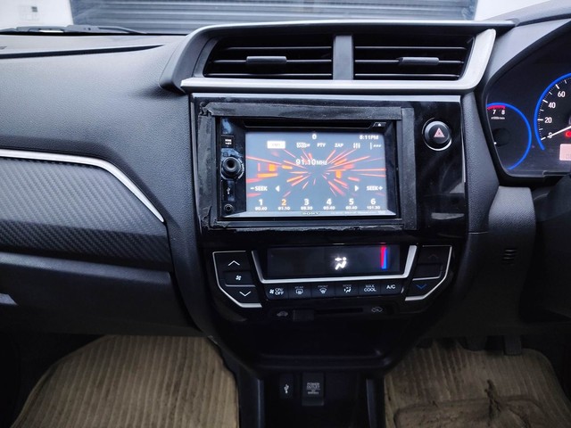 Second-hand 2018 Honda Brio VX for sale in Visakhapatnam-37