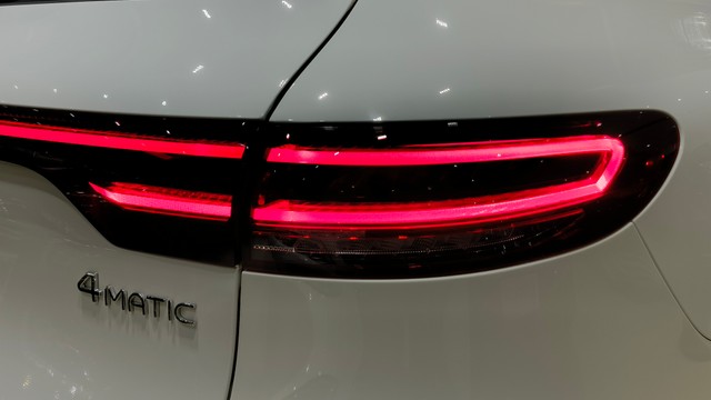 Mercedes-Benz EQC 400 4MATIC - Photo 9