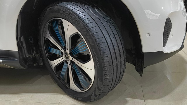 Mercedes-Benz EQC 400 4MATIC - Photo 8