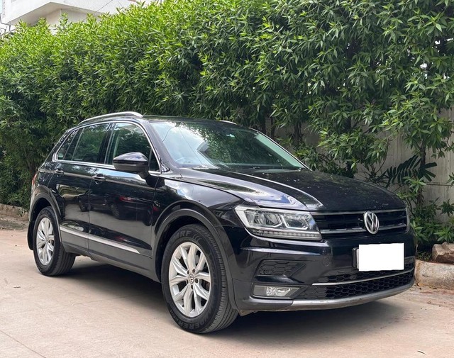 Second-hand 2017 Volkswagen Tiguan 2.0 TDI Highline for sale in Hyderabad-7