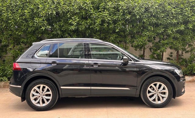 Second-hand 2017 Volkswagen Tiguan 2.0 TDI Highline for sale in Hyderabad-1