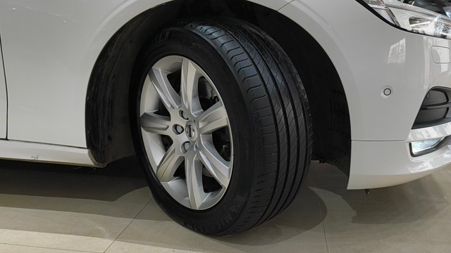 Second-hand 2019 Volvo S90 D4 Inscription BSIV for sale in Bangalore-12