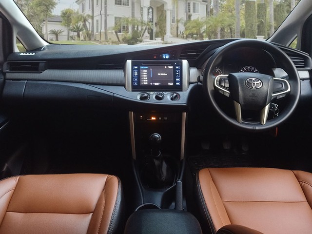 Second-hand 2019 Toyota Innova Crysta 2.4 G Plus MT BSIV for sale in New Delhi-17