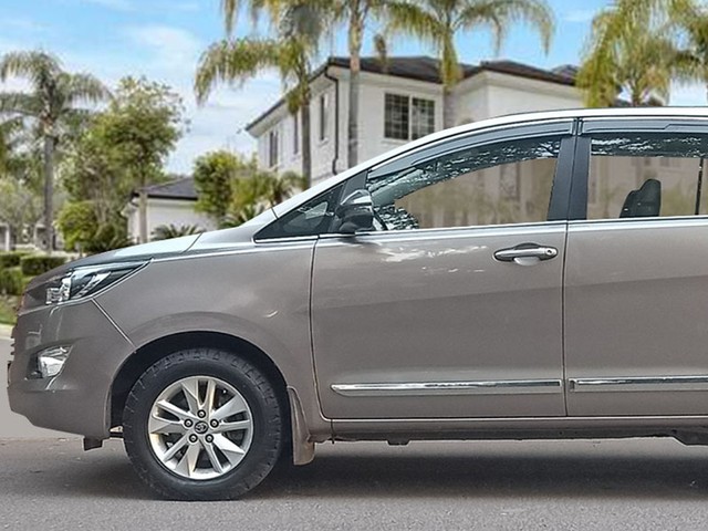 Second-hand 2019 Toyota Innova Crysta 2.4 G Plus MT BSIV for sale in New Delhi-9