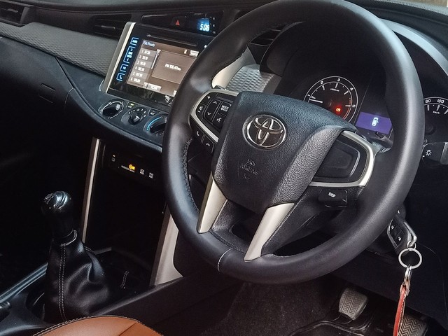 Second-hand 2019 Toyota Innova Crysta 2.4 G Plus MT BSIV for sale in New Delhi-21