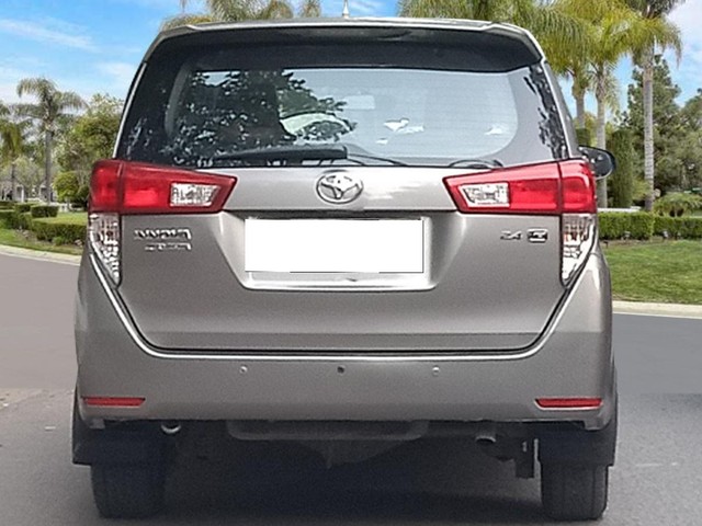 Second-hand 2019 Toyota Innova Crysta 2.4 G Plus MT BSIV for sale in New Delhi-2