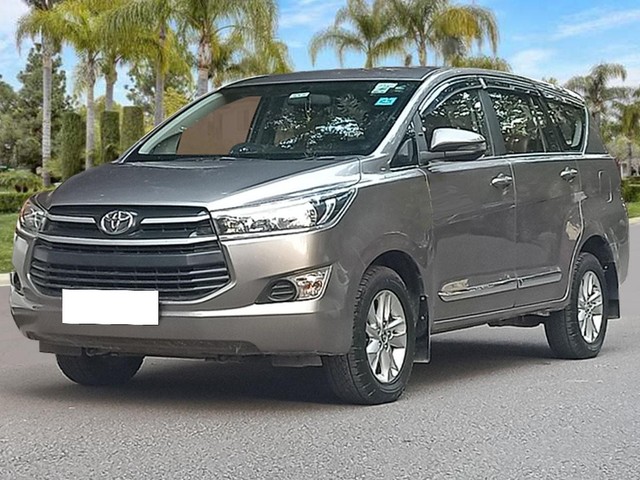Second-hand 2019 Toyota Innova Crysta 2.4 G Plus MT BSIV for sale in New Delhi-4