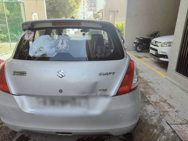 Second-hand 2015 Maruti Swift VXI for sale in Ahmedabad-4