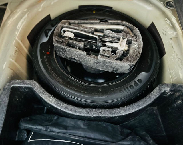 Second-hand 2013 Volkswagen Vento Petrol Breeze for sale in Surat-7