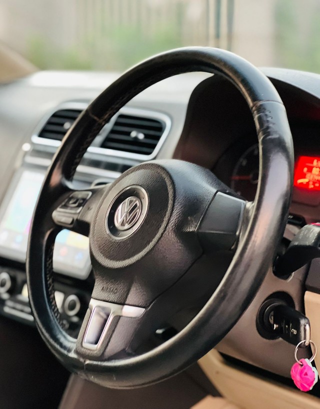 Second-hand 2013 Volkswagen Vento Petrol Breeze for sale in Surat-15