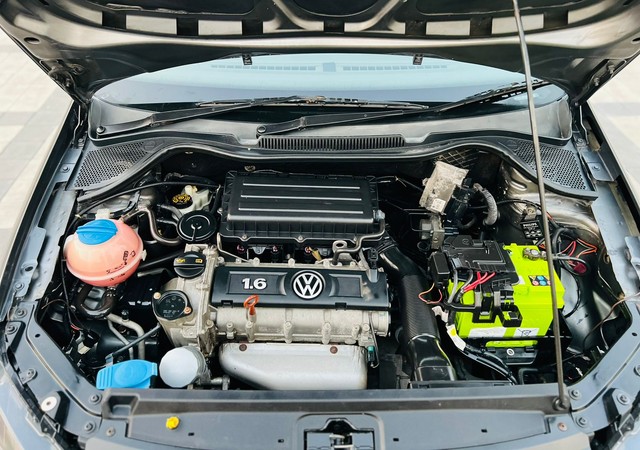 Second-hand 2013 Volkswagen Vento Petrol Breeze for sale in Surat-16