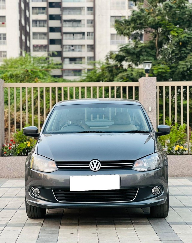 Second-hand 2013 Volkswagen Vento Petrol Breeze for sale in Surat-4